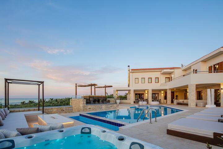 Sea views, sauna, hot tub, mini golf, 2 pools! gallery image 4