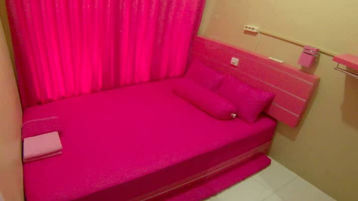 كل غرفة مجهزة بسرير إضافي