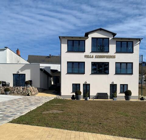 Villa Kehrwieder modern apartment, balcony, close to the beach
