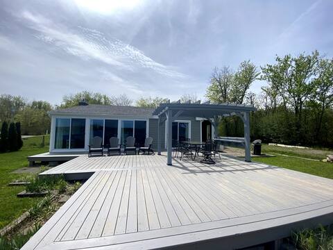 Chautauqua Lake Getaway-Enjoy a lakefront cottage!