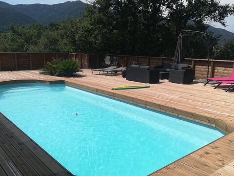 Villa with pool and great views!