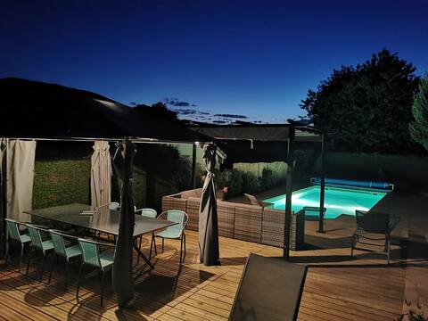 Charming house with pool and private parking