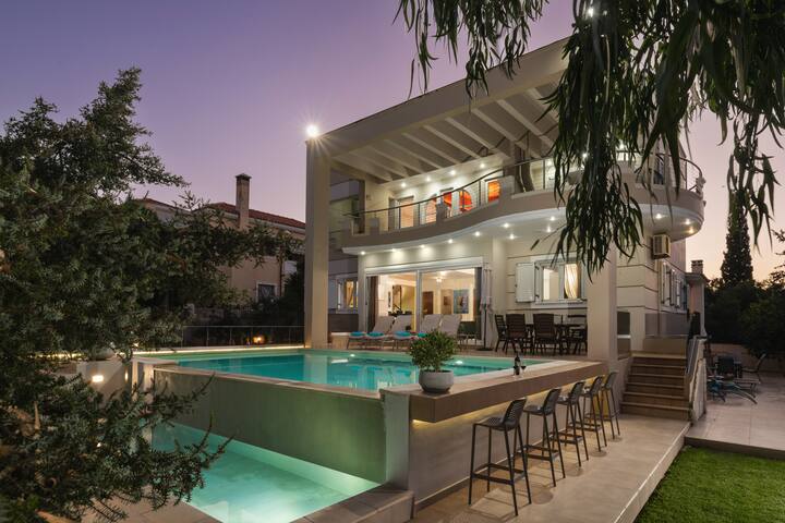 Cedar Tree Villa: Close to Town, Shops and Beaches gallery image 5