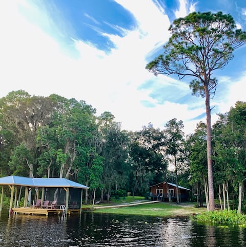 Private Lakefront, Large Dock, Pet Friendly, Wi-Fi