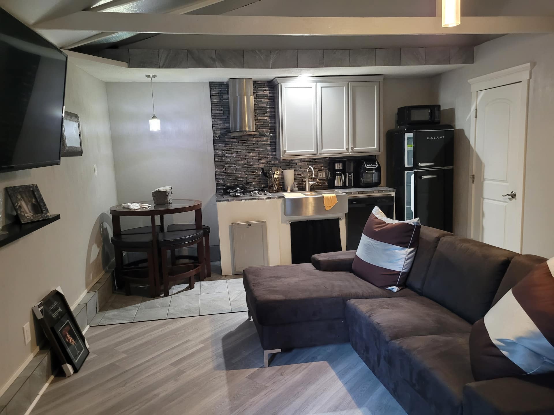 Modern 1 bed, 1 bath