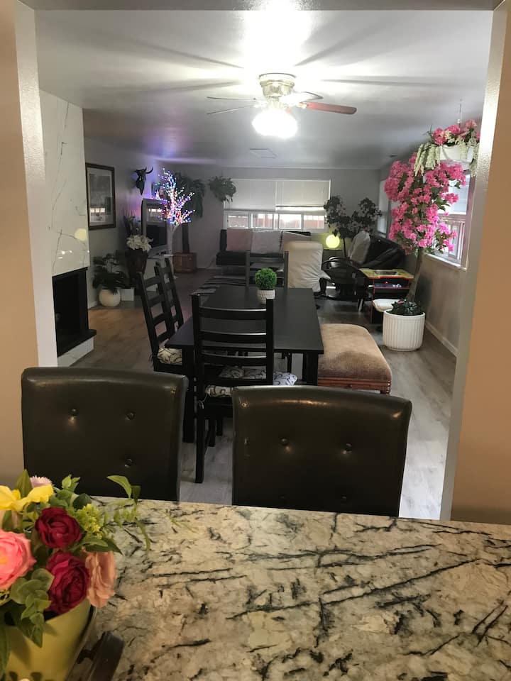 Spacious 3 Bed 2 Bath Near Seatac Airport And Mall - Burien, WA