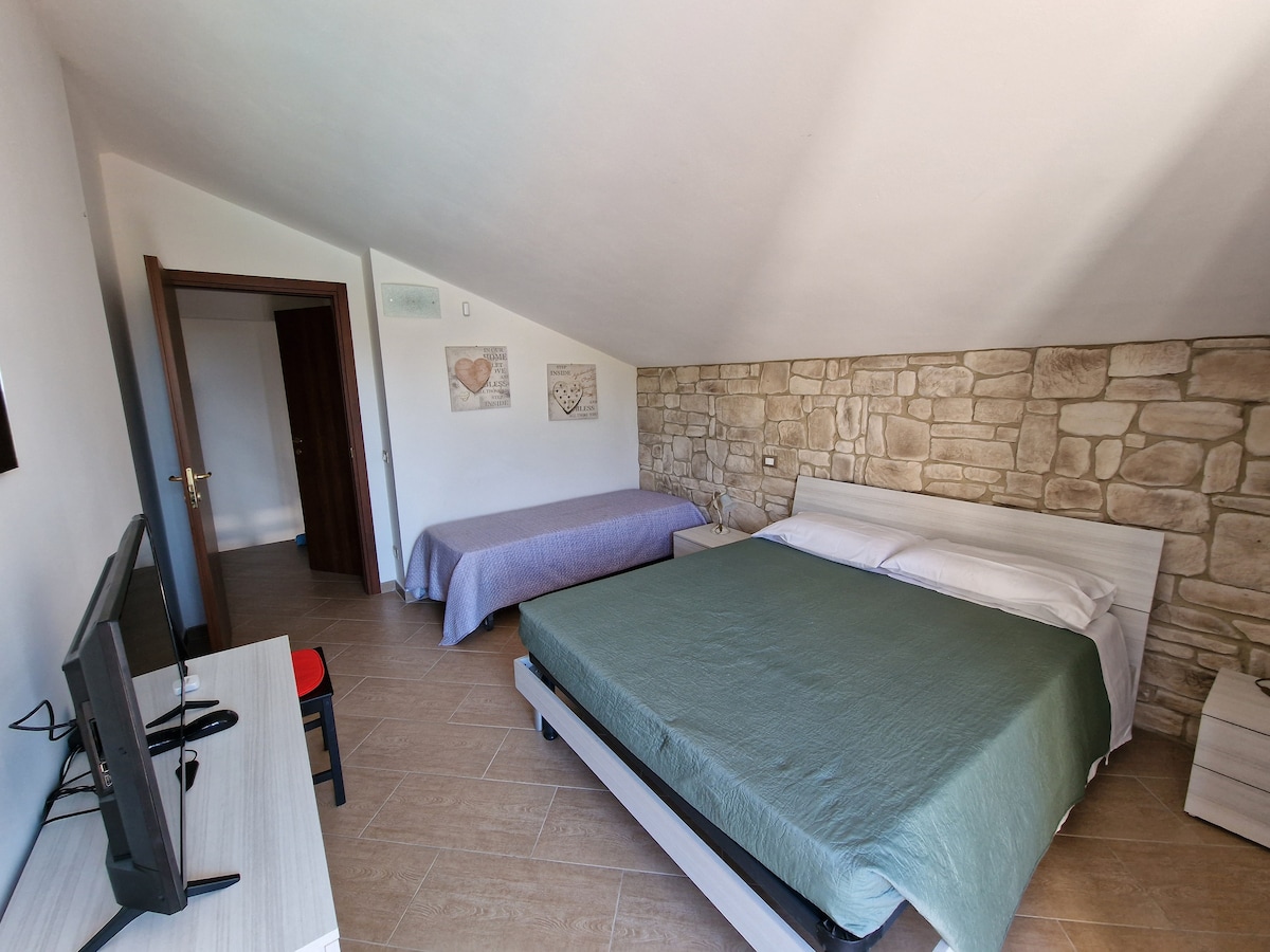 Dvokrevetna soba + 1 krevet za jednu osobu