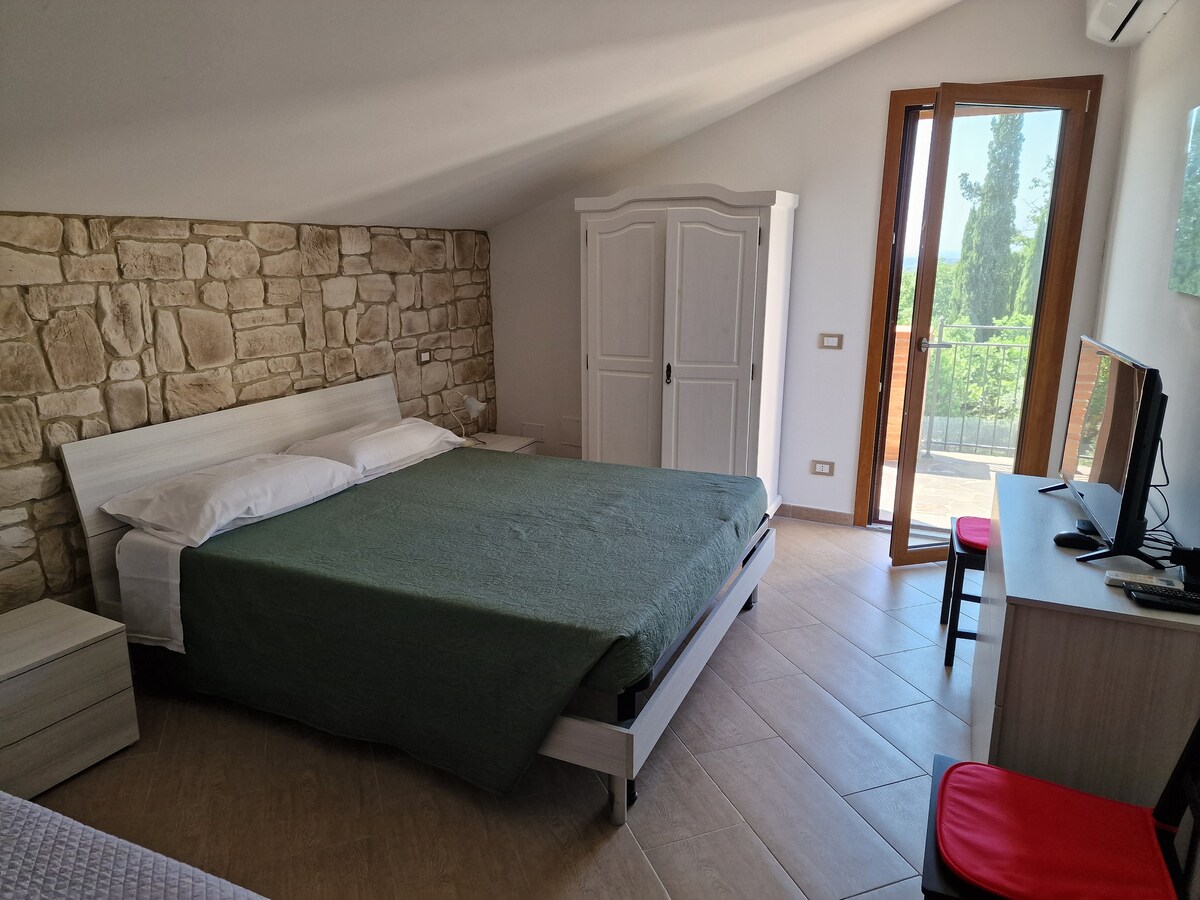 Dvokrevetna soba + 1 krevet za jednu osobu