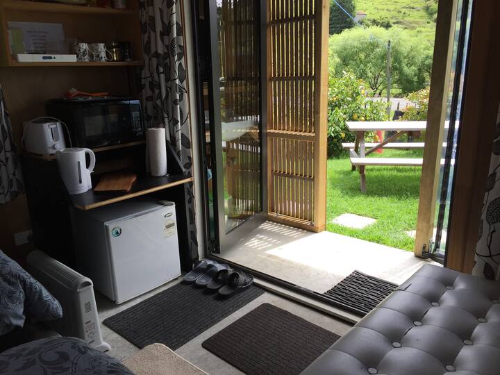 Kaingaiti - Chalet - Single Beds, Shower & Toilet. - Tokomaru Bay