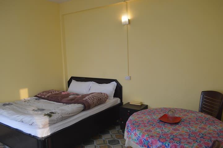 ორადგილიანი საწოლიანი ოთახი