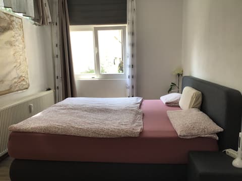 Quiet one-room apartment in the Daimler city