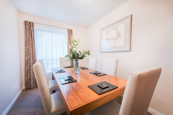 Comfort 3 Bedroom Apartment by Mansley gallery image 4