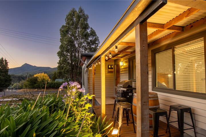 Comfy & Spacious Maydena Mountain View Lodge gallery image 2