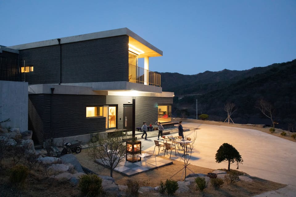 Top-earning Airbnb listing in Seolcheon-myeon, 2 bedrooms