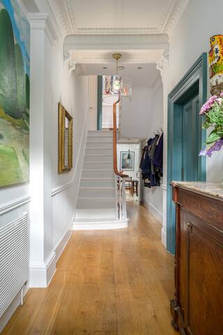 Camden Large Victorian Villa with tree house gallery image 5