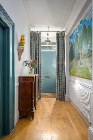 Camden Large Victorian Villa with tree house gallery image 4