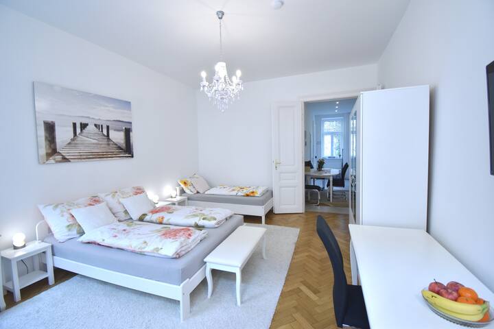 Cosy 3 Room Viennese Flat – 10min to City Center gallery image 2
