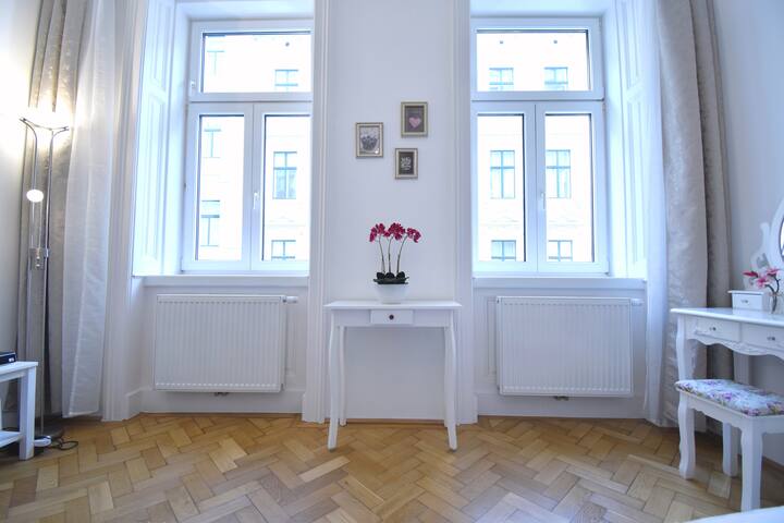 Cosy 3 Room Viennese Flat – 10min to City Center gallery image 4