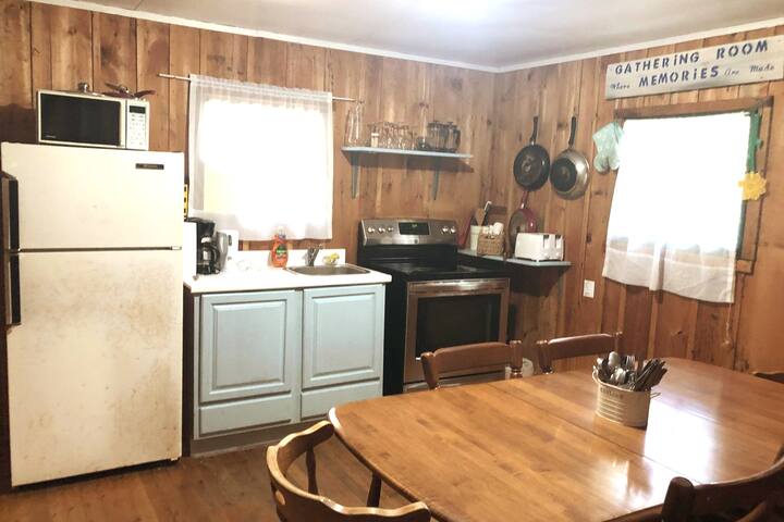 The Joe DiMaggio Cottage , Doctors Island cottage gallery image 5