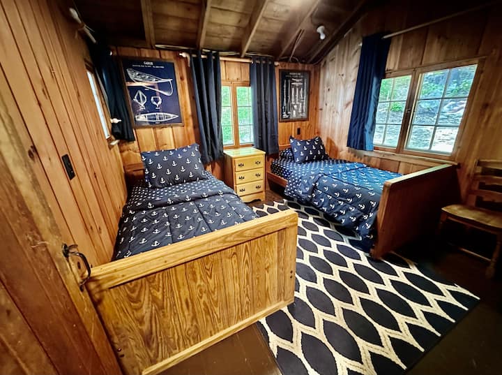 GUEST ROOM WITH 2 TWIN BEDS