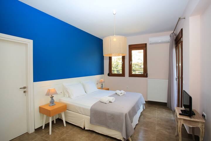 Villa Elpida, private pool and jacuzzi gallery image 5