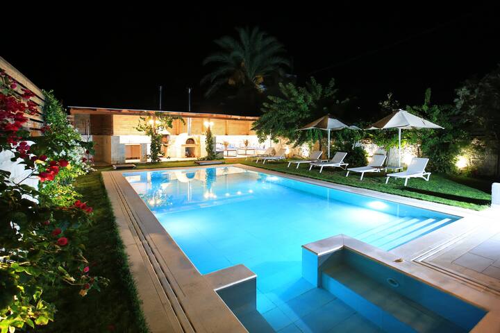 Villa Elpida, private pool and jacuzzi