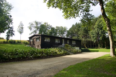 Cottage at the countryside with garden and tennis