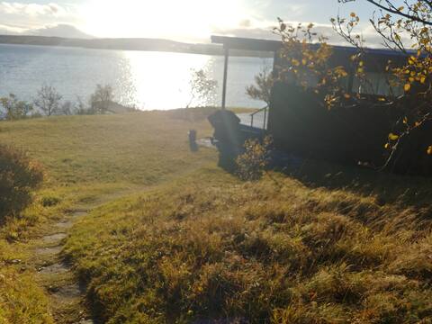 Charming cabin by lake in Reykjavík with 3 kayaks
