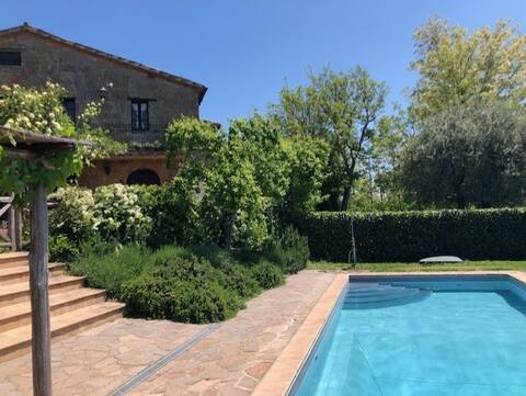 Entire house/Charming stone house overlooking Tuscany