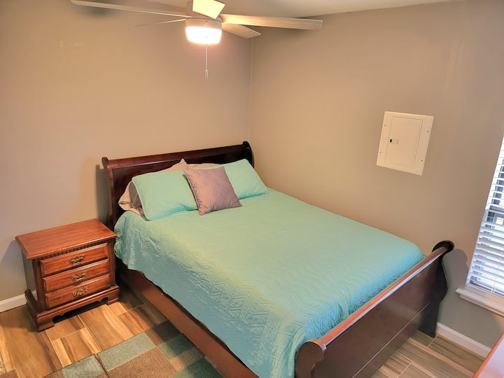 ห้องนอนเตียงควีน