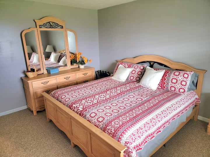 ห้องนอนเตียงคิงไซส์