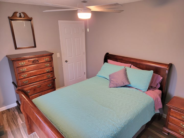 ห้องนอนเตียงควีน