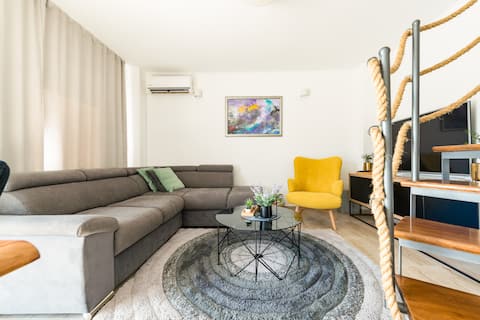 Top Airbnb: Holiday house ISA in Općina Marina