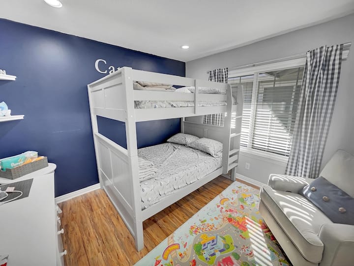 Гостинска спална соба бр. 4 (полн кревет со полн кревет)