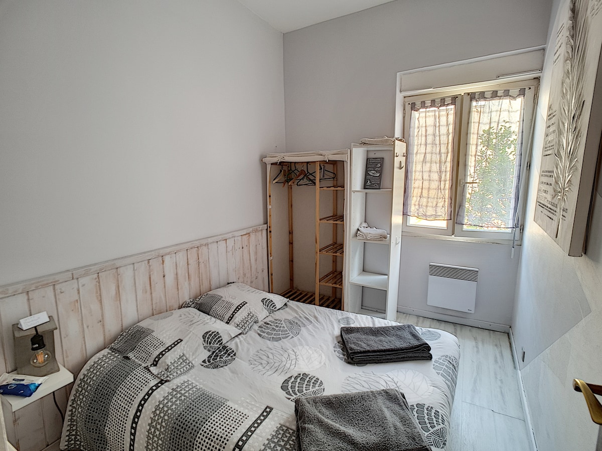 غرفة نوم مزدوجة هادئة 