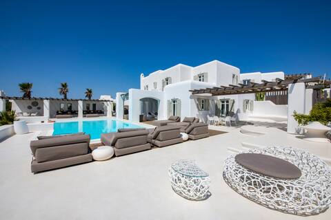 Gated • Private Pool • Guard onsite | Villa Zircon