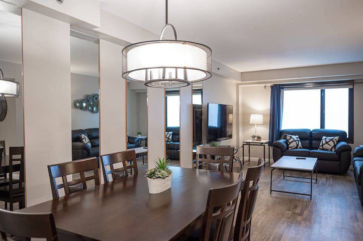 Stay together on the strip – 2 bedroom condo