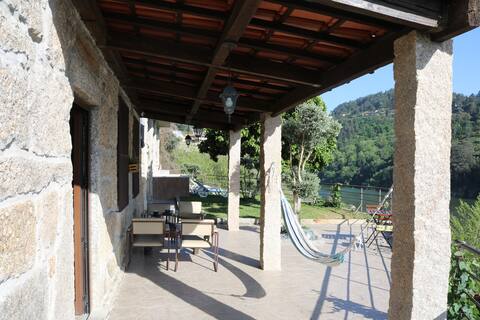 Douro River House
Bitetos