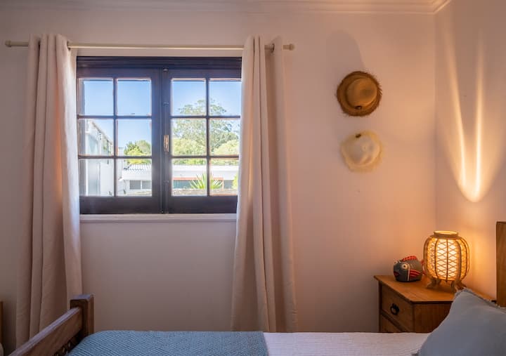 Bedroom 3 - Double bed (2 pax) with possibility of extra bed (+1 pax)

room 3 - double bed (2 pax) with 1 extra bed (+1 pax)