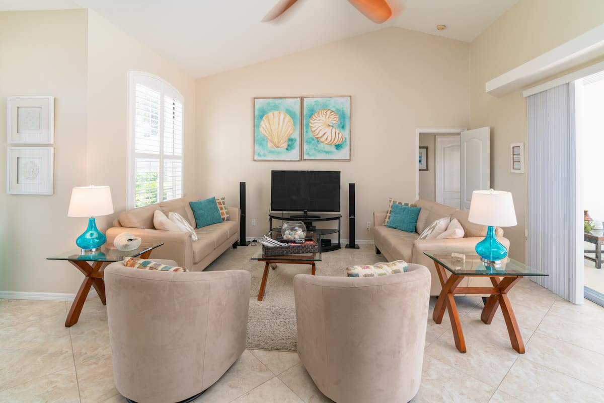 Living Room photo 2