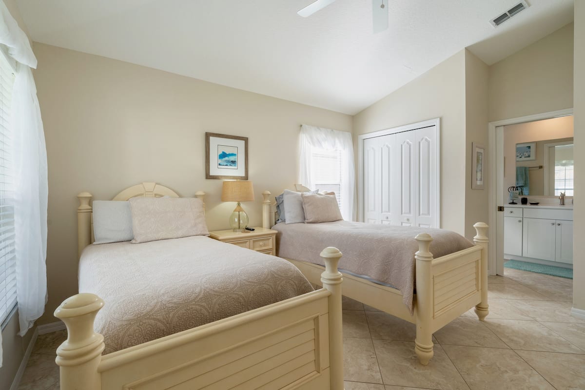 Twin Bedroom photo 3