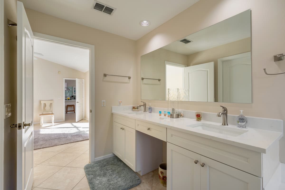 Master Bathroom photo 3
