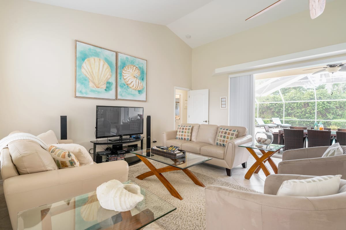 Living Room photo 3