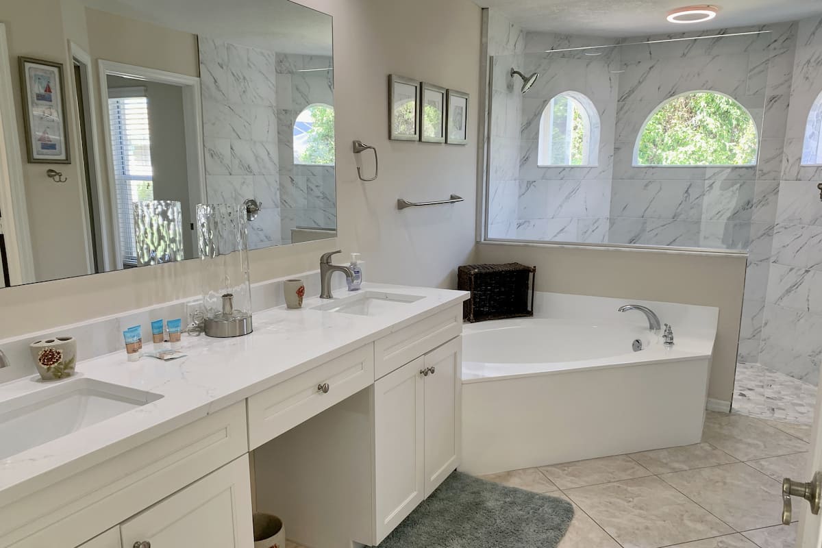 Master Bathroom photo 1