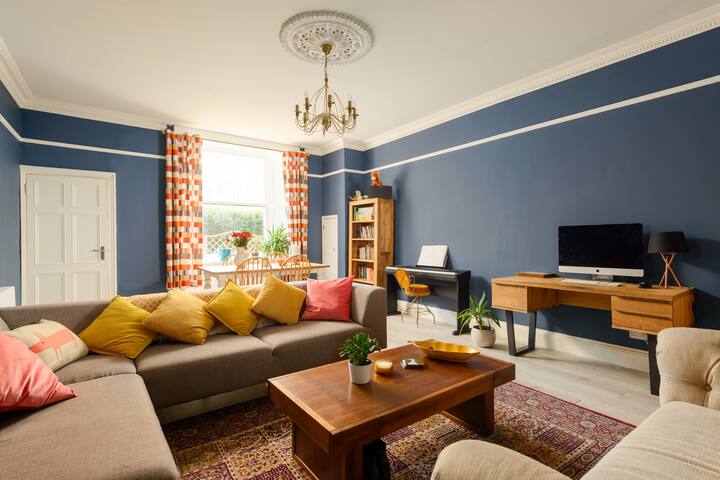 Large (125m²) 3 Bedroom Apartment with Garden