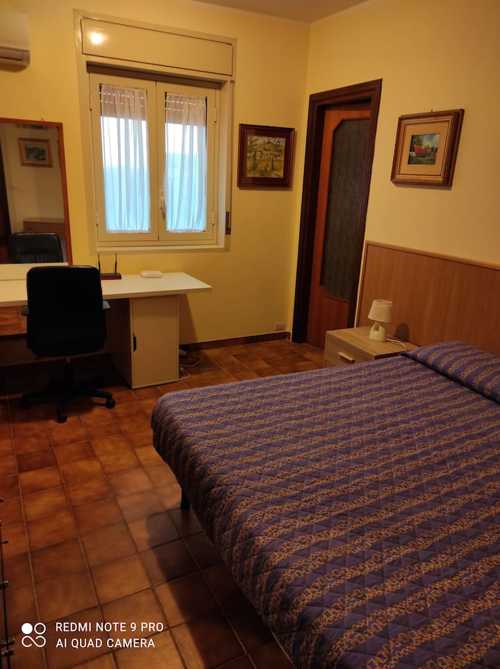 Კამერა 1 con bagno საძინებელი 1 სააბაზანოთი