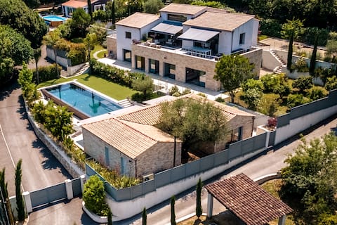 Luxury Villa, Pool House & 15m Pool, for Families