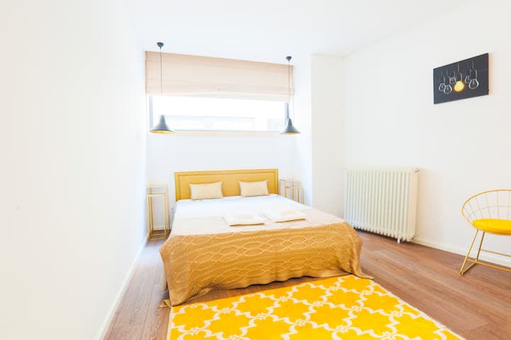 ห้องนอน 2 (พร้อมตู้เสื้อผ้าและห้องน้ำ)