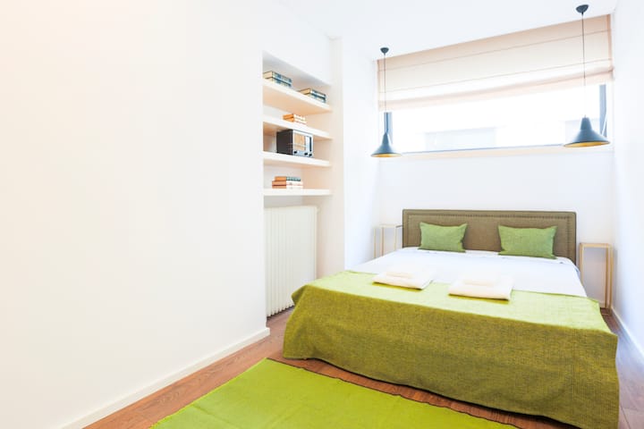 ห้องนอน 1 (พร้อมตู้เสื้อผ้า)