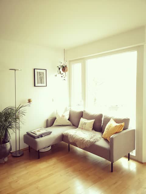 Beliebte Airbnb-Anzeige: Munich South Stay – Cozy, minimal & near nature in Thalkirchen